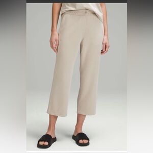 NWT lululemon softstream HR straight leg crop 24”